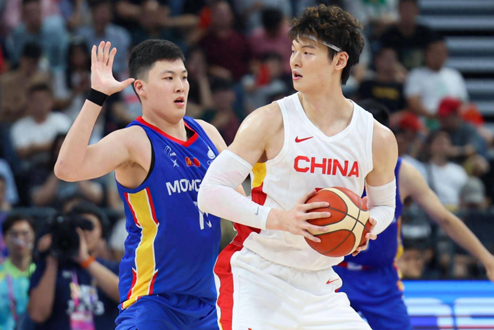 雷火电竞-包含漠南金雕队对阵燕赵雷霆队，篮球季后赛失利，内线统治篮板——韧性比赛的样板的词条