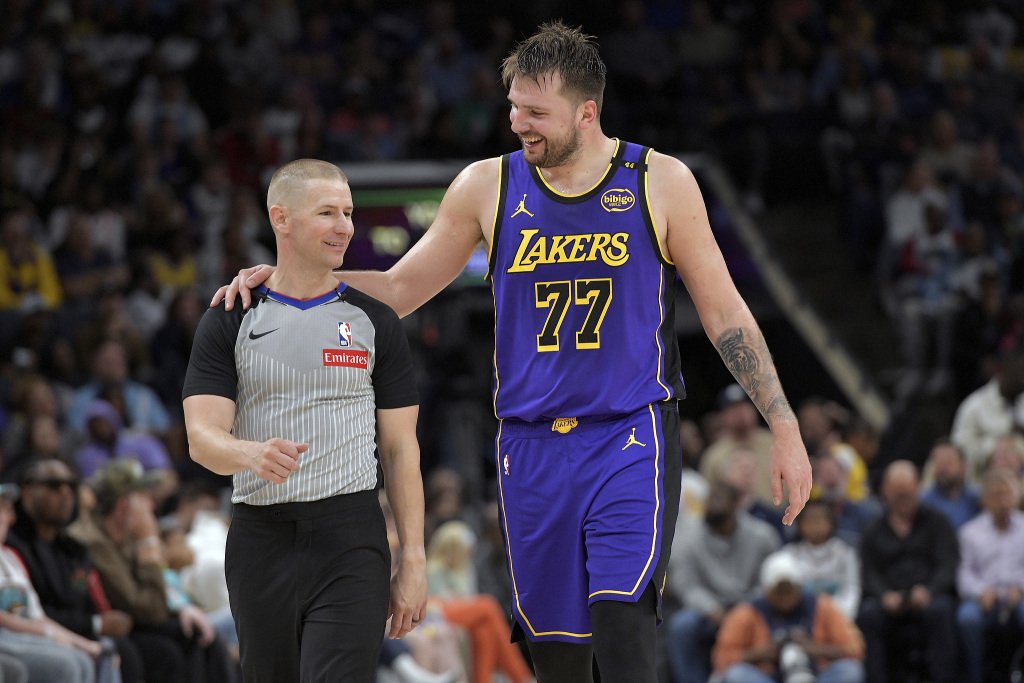 雷火电竞-关于东契奇在阿森纳比赛中高光表现，比分优势明显引发热议！的信息